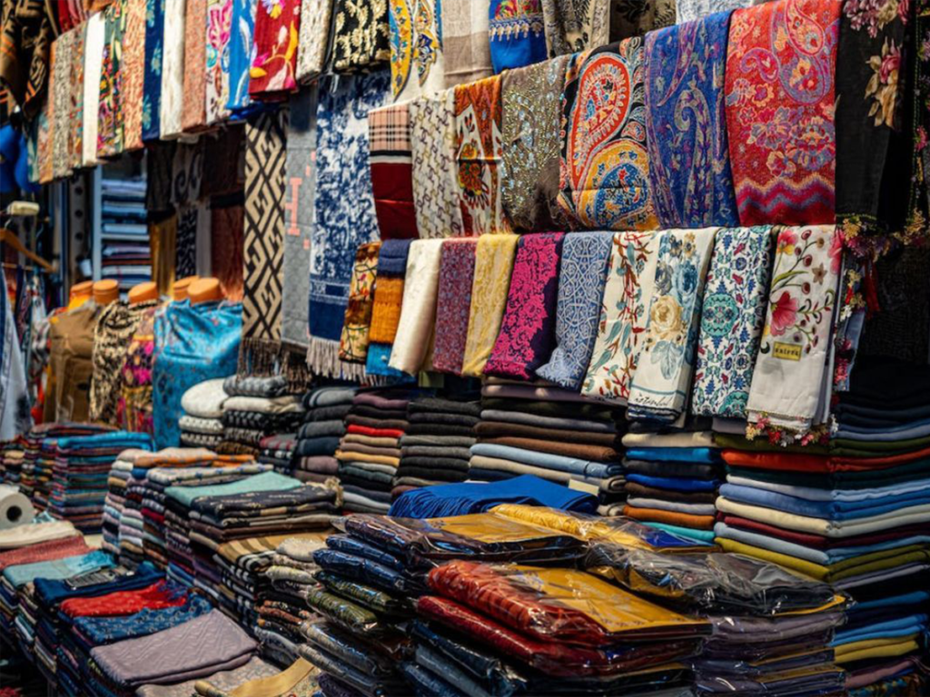 بازار Textile wholesale market Bur Dubai امارات